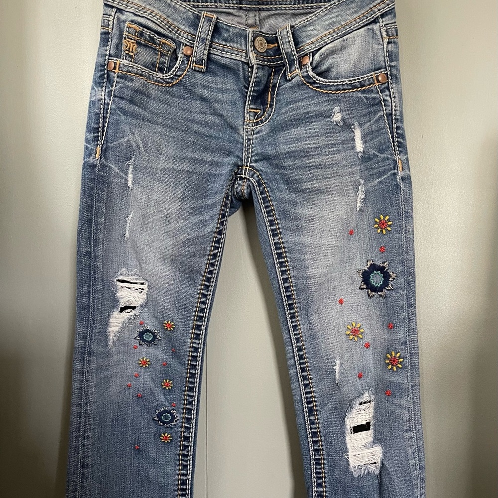 Miss Me Adorable Embroidered Capri Length jeans